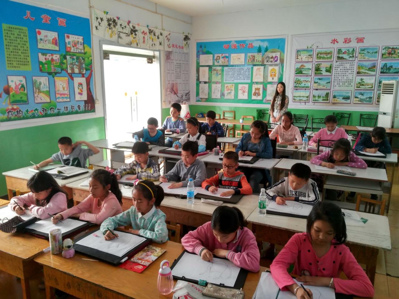 圆梦画室一部提高班学生课堂剪影