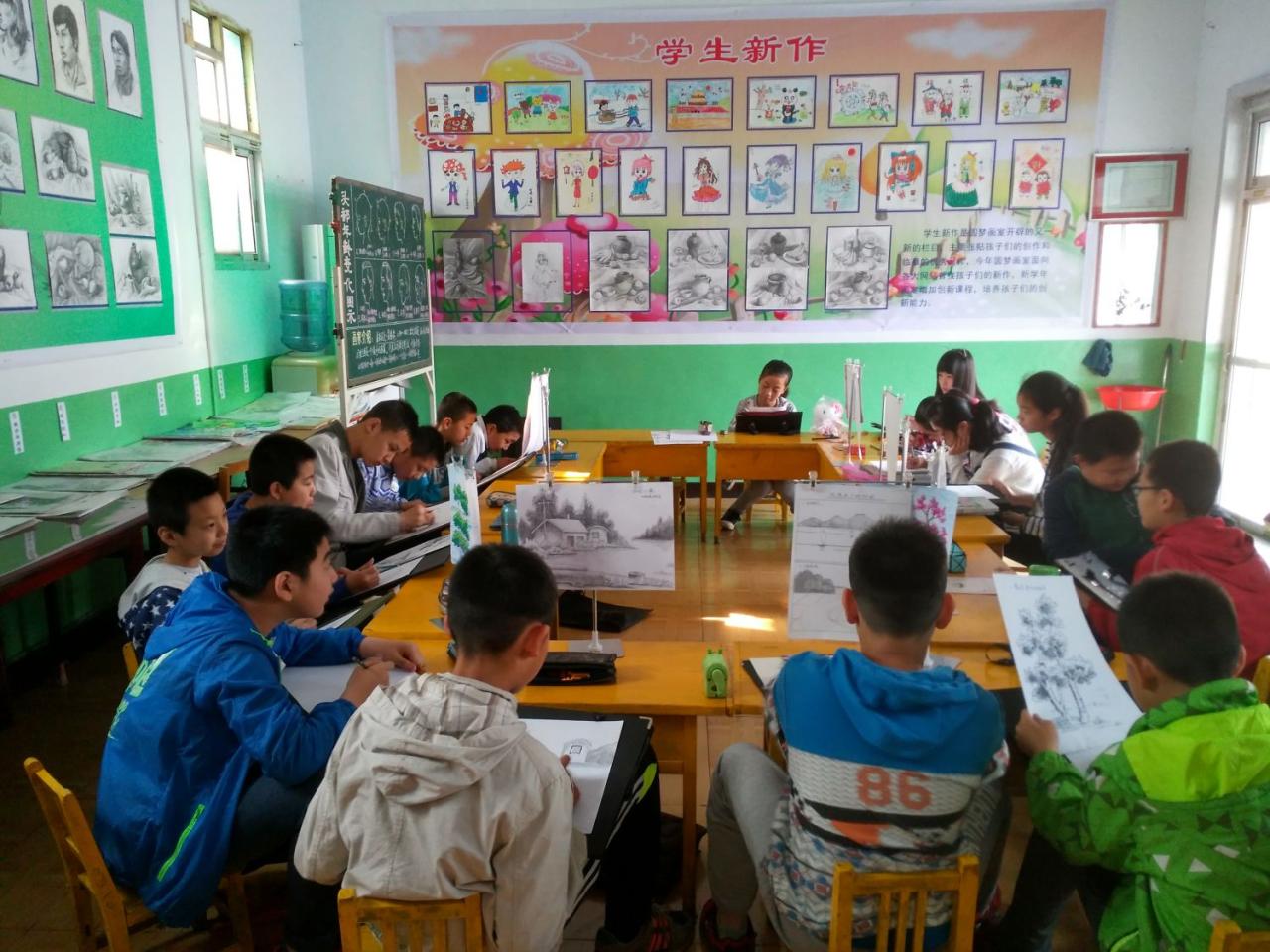 圆梦画室二部上午班学生课堂剪影