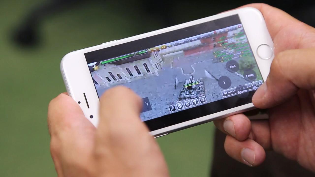 3D坦克俄罗斯社区经理Maxim Khusainov使用手机安装海鹦浏览器玩3D坦克