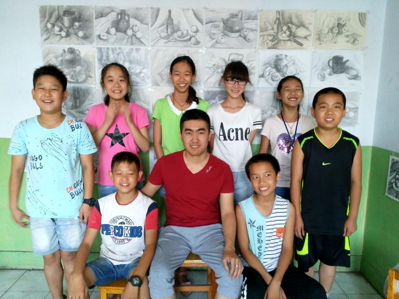 圆梦画室二部高级班2016年暑期学生合影