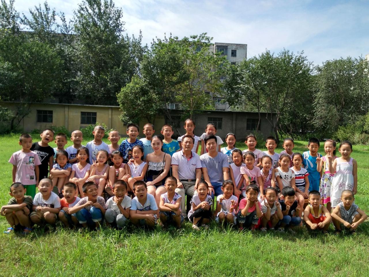 圆梦画室一部初小班2016年暑期学生合影