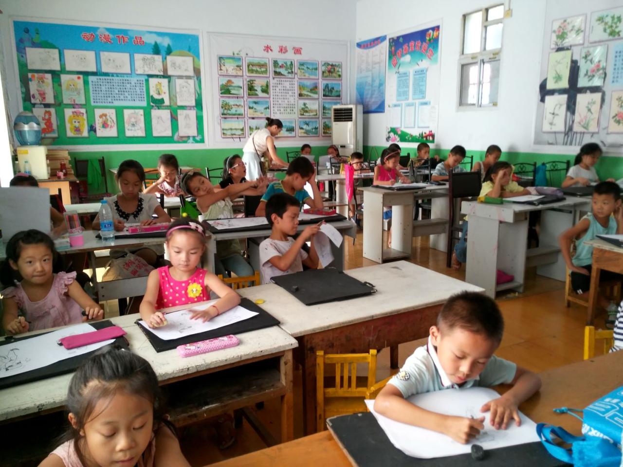 圆梦画室一部初级班2016年暑期学生课堂实拍