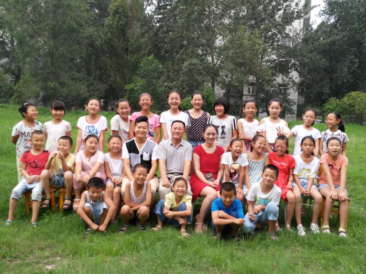 圆梦画室一部中级班2016年暑期学生合影