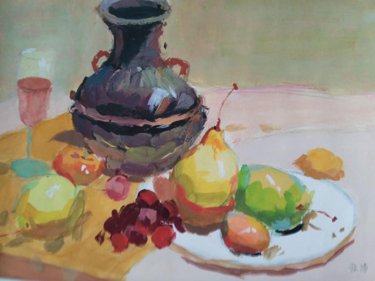 水粉静物 酒瓶、梨、苹果、葡萄、盘子、玻璃杯等 张博画