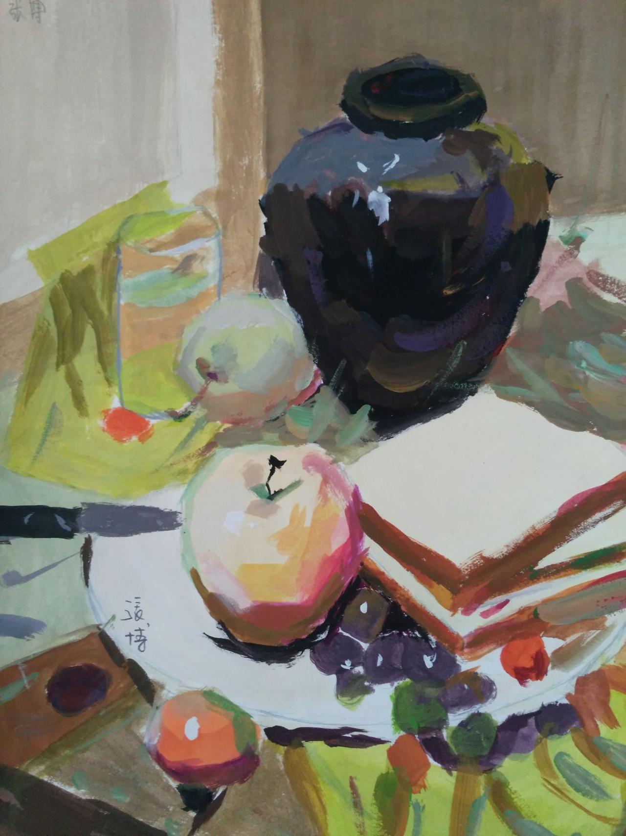 水粉静物 陶罐、苹果、面包片、葡萄、玻璃杯、盘子、水果刀等 张博画