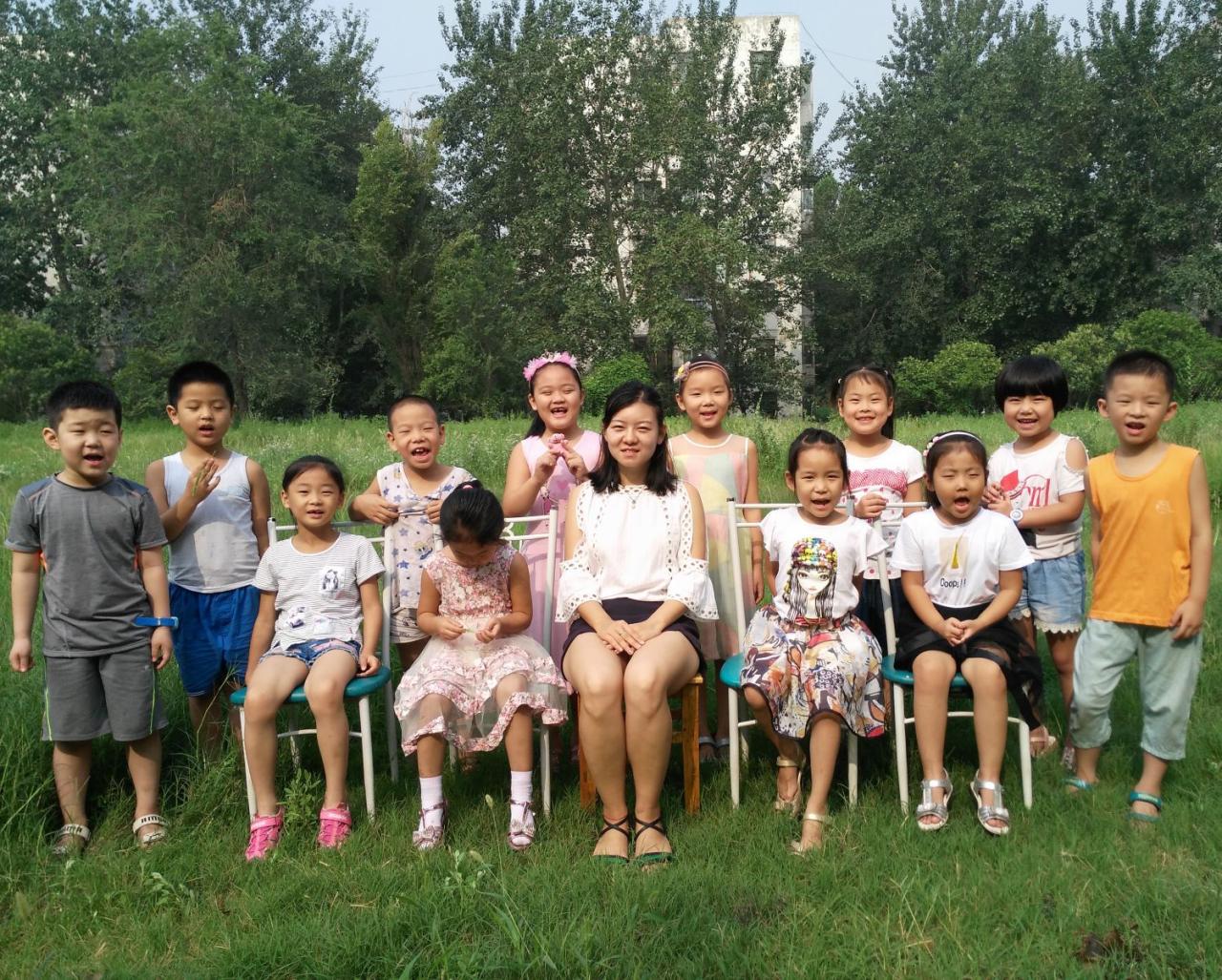 圆梦画室一部幼小班师生合影