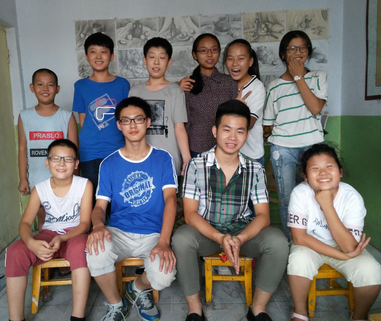 圆梦画室二部素描班师生合影