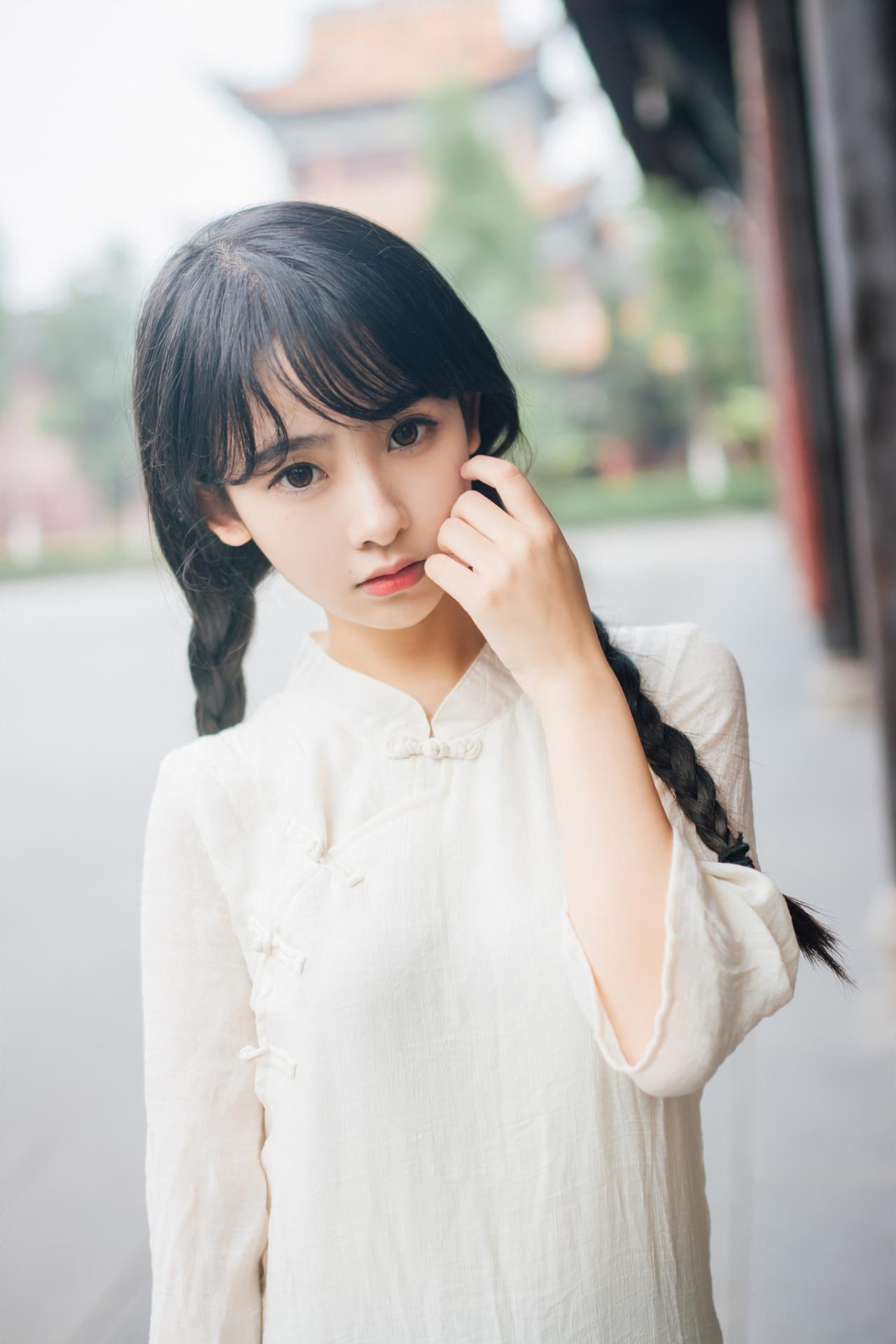 巫京蔓上半身照