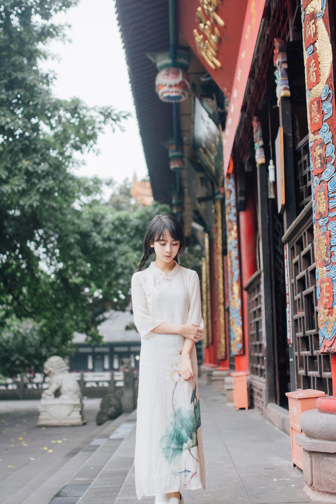 巫京蔓站姿全身照