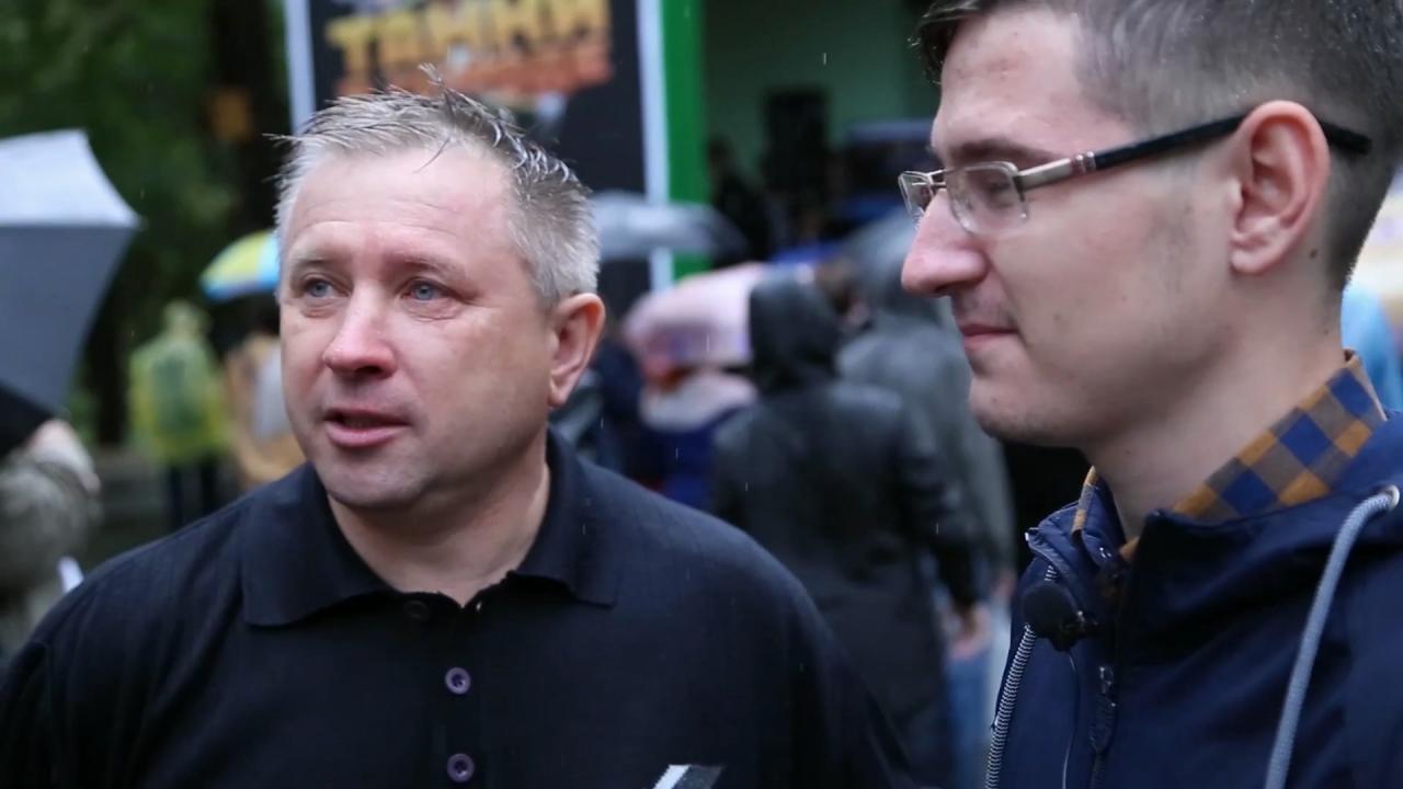 参与3D坦克见面会的父子