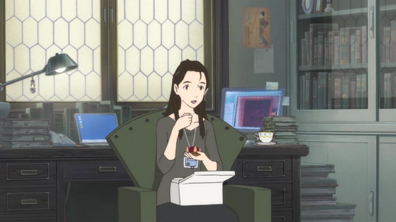 魔女阿姨吃着蛋糕