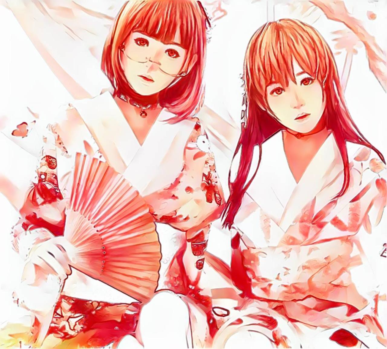 穿着和服戴着眼镜，手持扇子的两个实体娃娃 水彩画